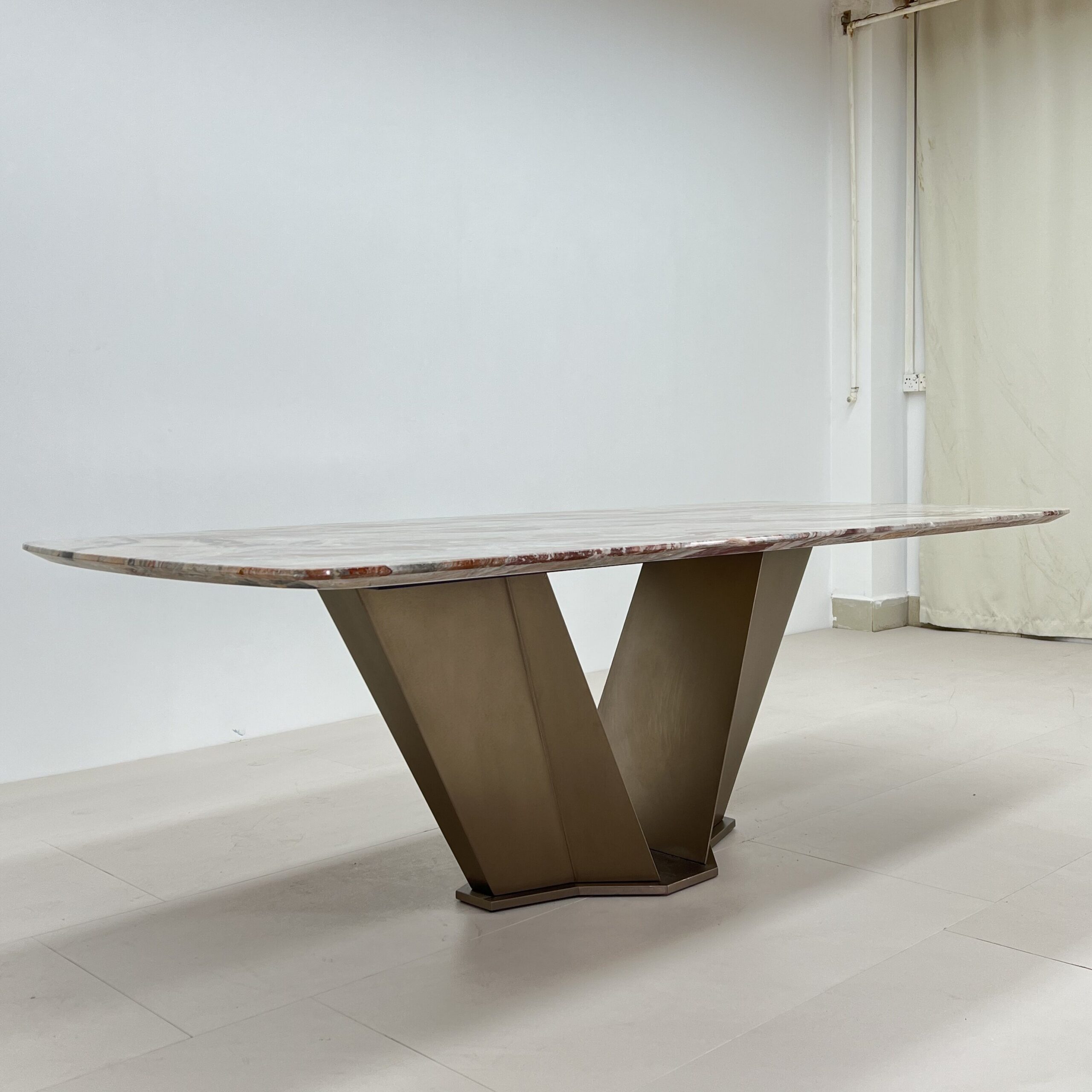 2.4m Nature Marble Dining Table With V‑shaped Stainless‑Steel Base MJ1301 - 图片 2