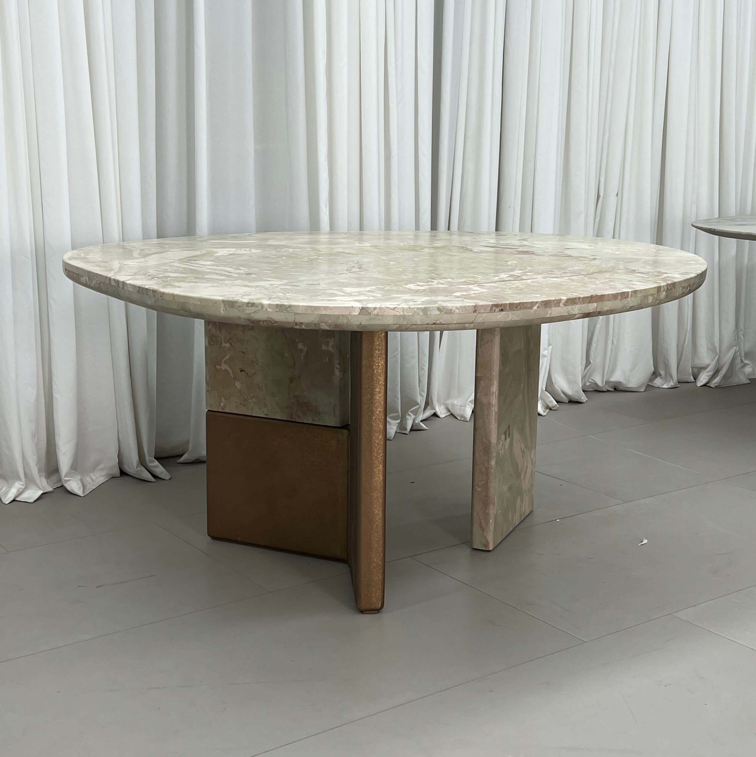 1.5m*1.6m Thickened Natural Marble Dining Table With Irregular‑Shaped Tabletop MJ1522 - 图片 3