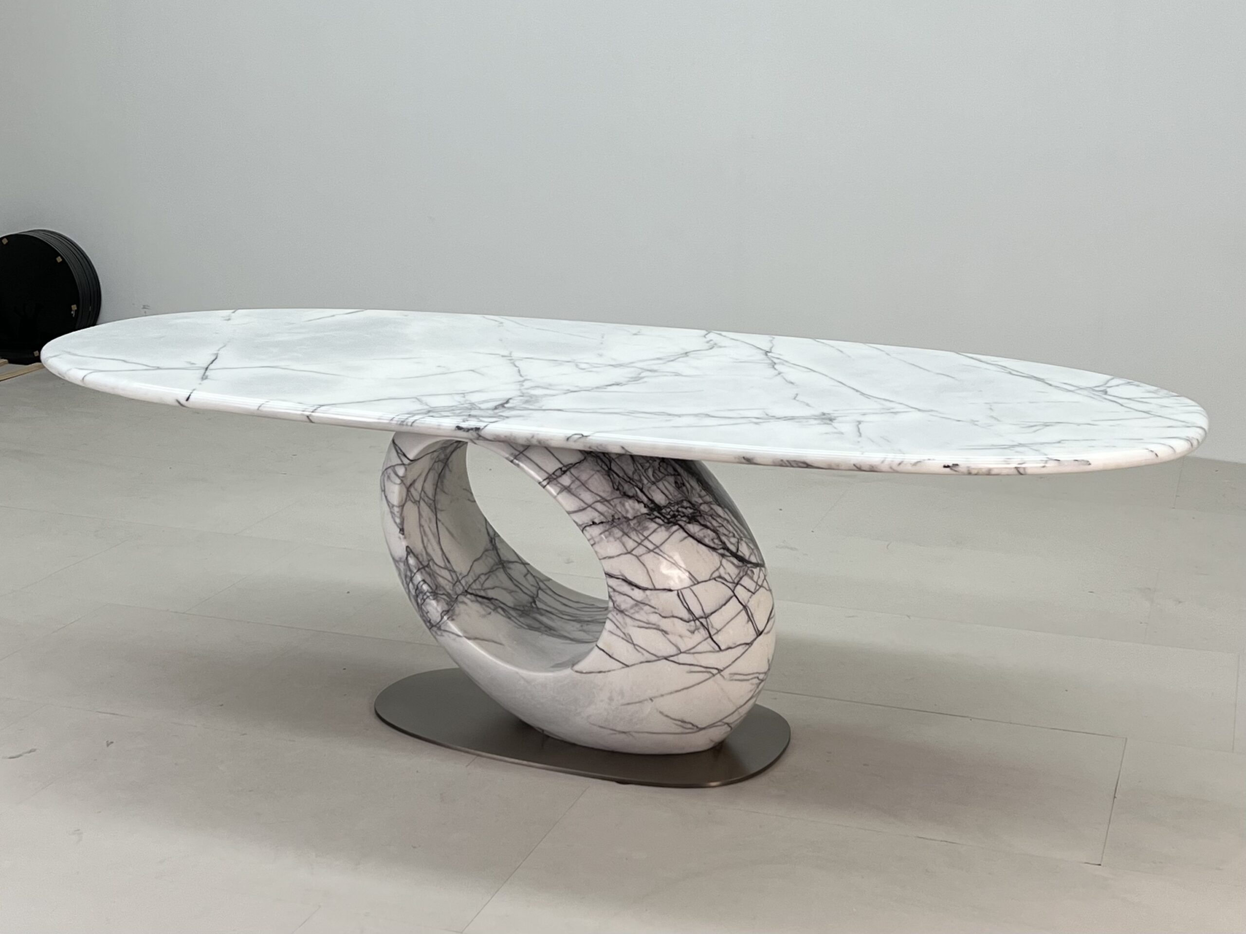 2.4m Dining Table With Single Hollow Ring Sculptural Base MJ1357 - 图片 2
