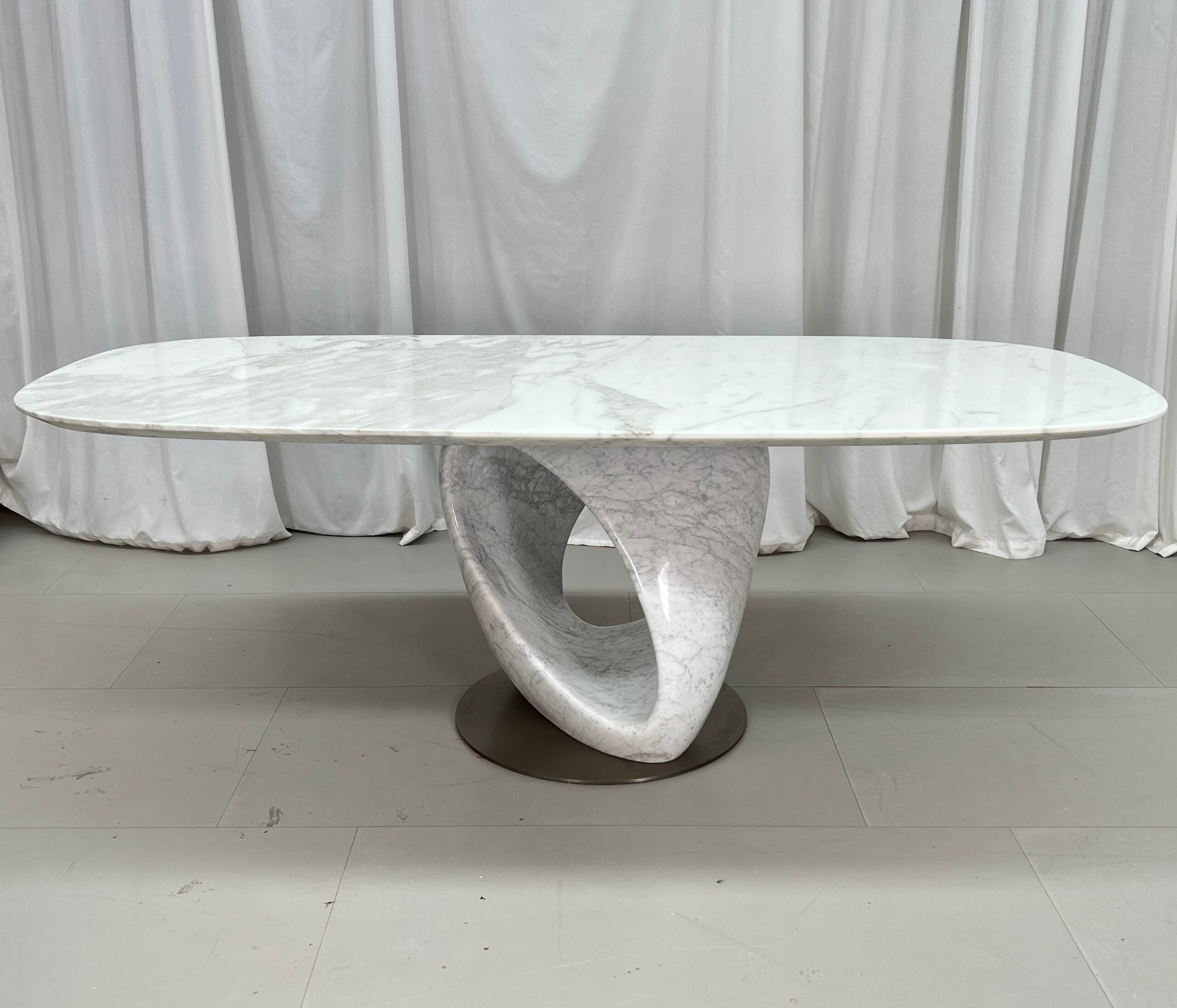 1.8m Solid Natural Stone Hollow‑out Arabescato Round Table MJ1316 - 图片 3