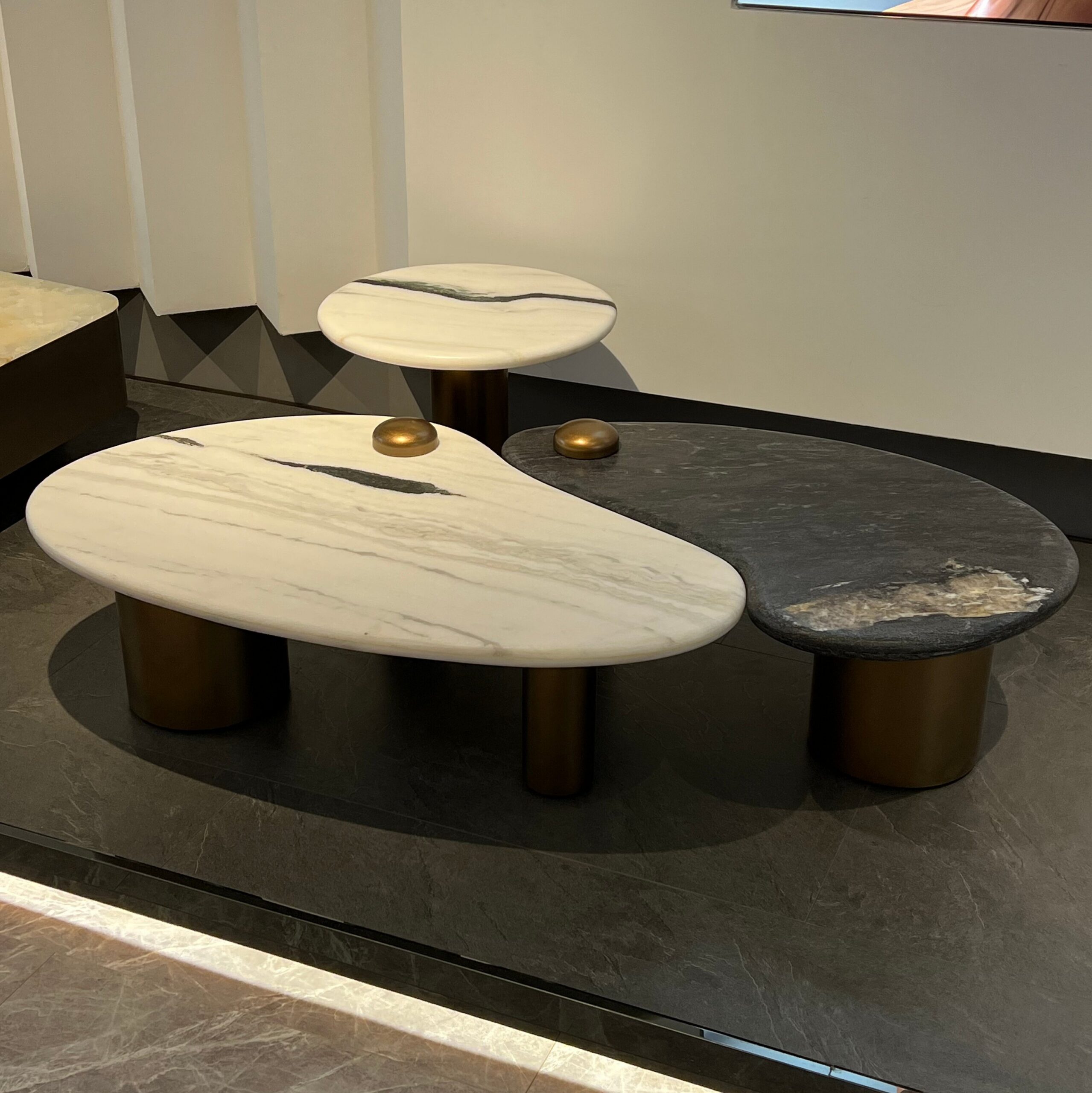 Irregular 3‑Piece Coffee Table Set With Metal Ball Accents MJ2059 - 图片 2