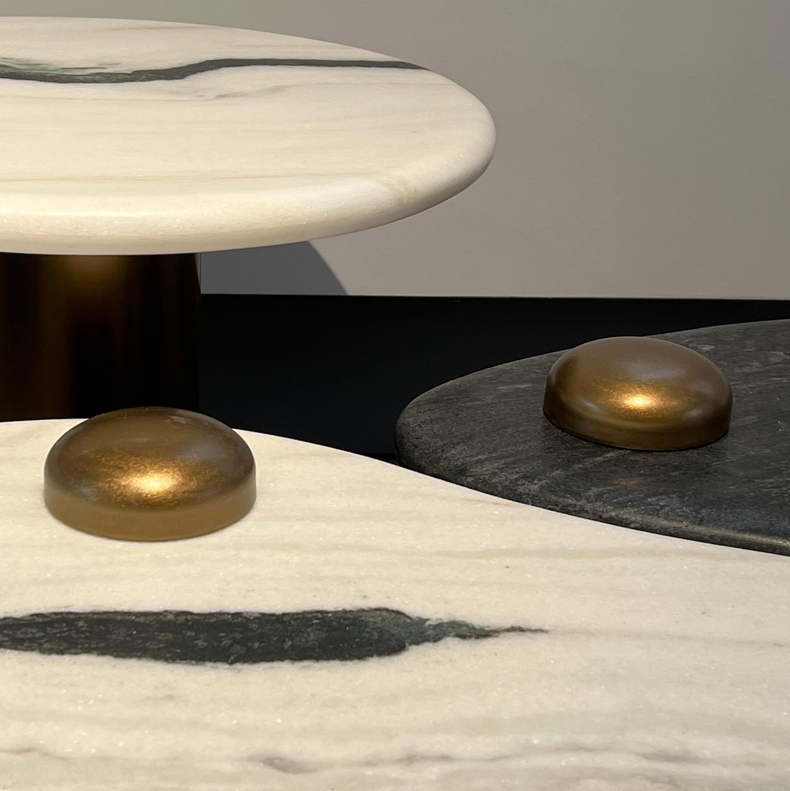 Irregular 3‑Piece Coffee Table Set With Metal Ball Accents MJ2059 - 图片 3